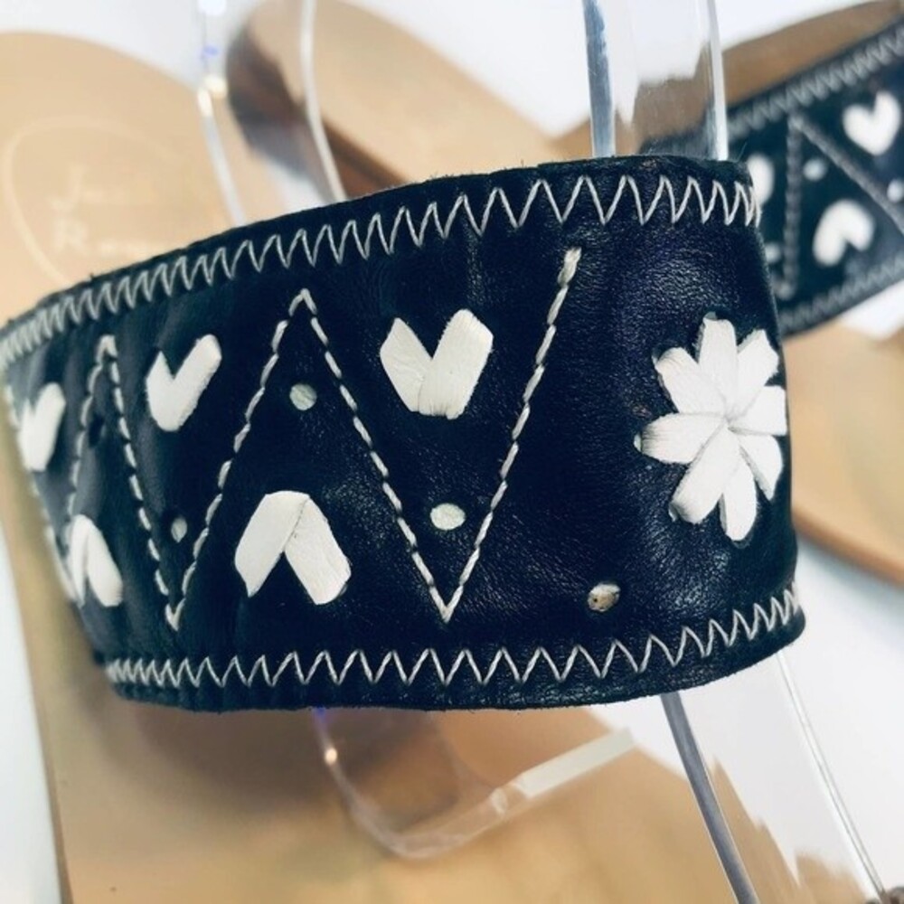 Jack Rogers Black White Daisy Sandal LIKE NEW 9M